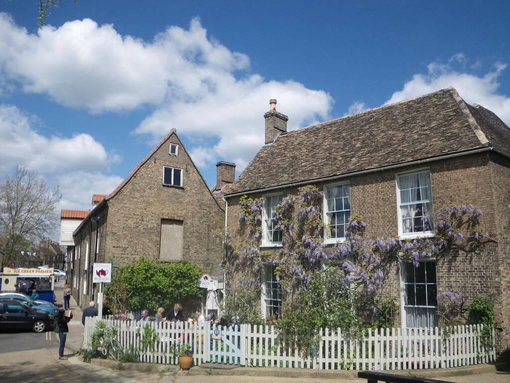 Peacocks Tea Rooms and B&B image